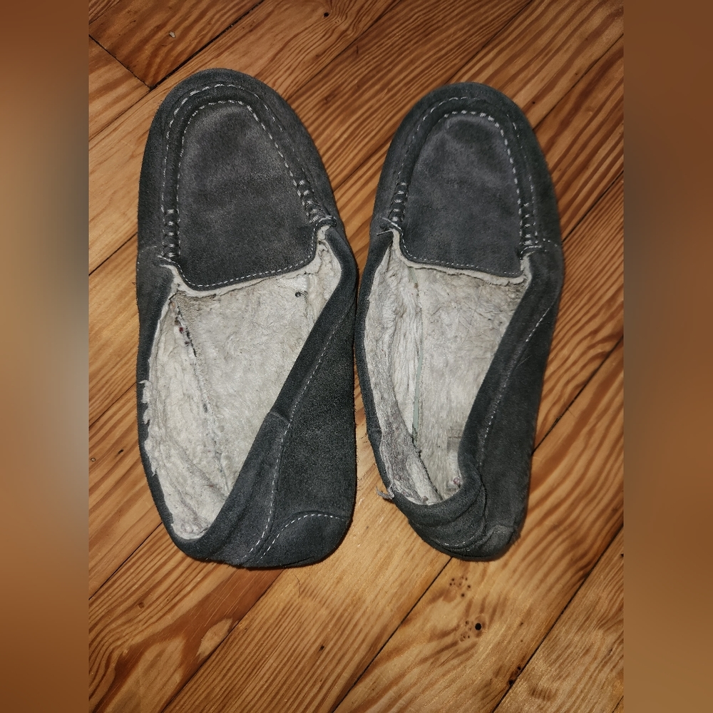 Women's Size 9 Grey Slippers